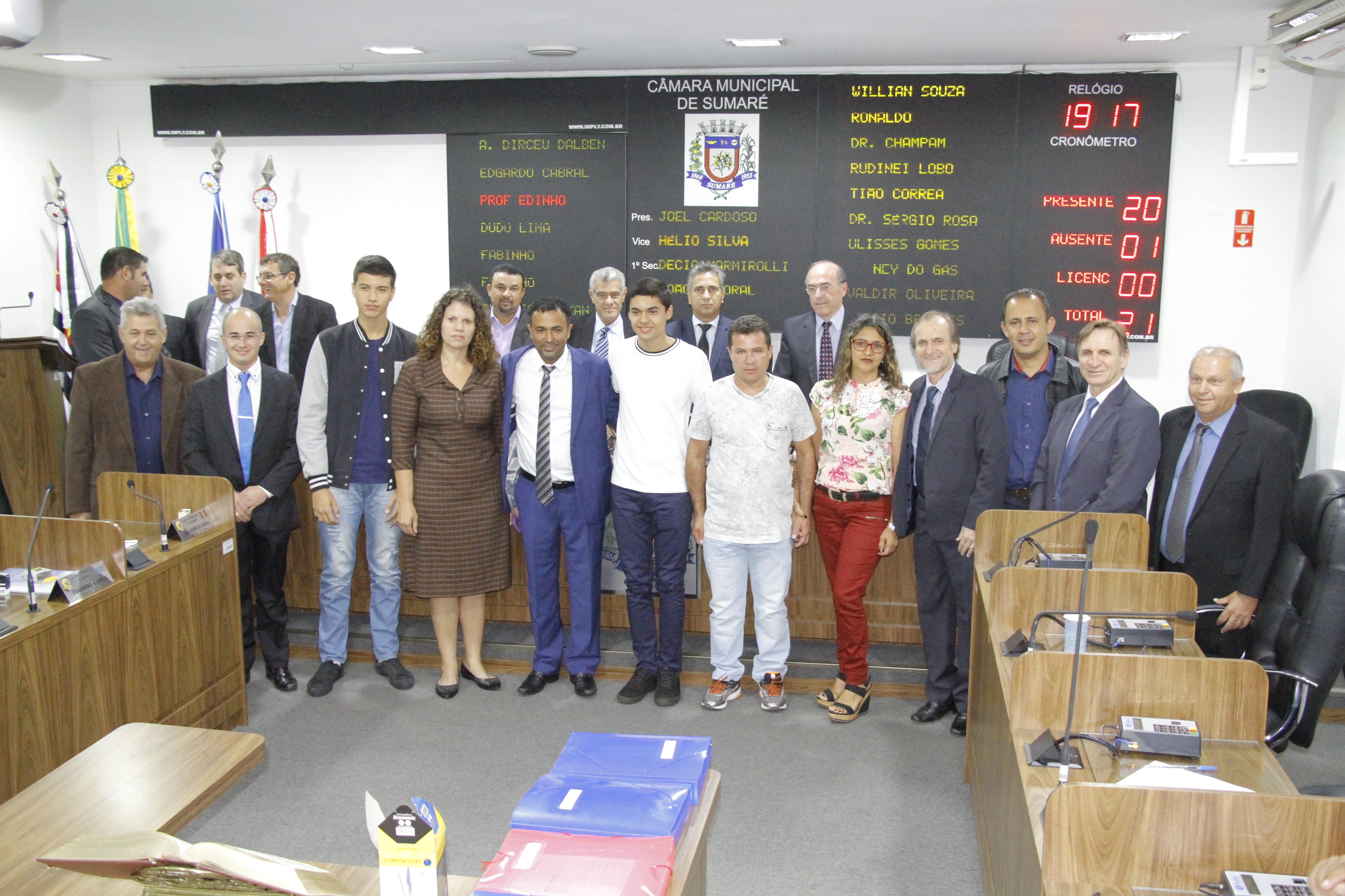 O vereador Hélio Silva homenageou nesta 20ª sessão ordinária, ocorrida nesta terça-feira (19/06), o estudante Marcos Antonio Vaz por ingressar na UNICAMP – Universidade Estadual de Campinas – para realizar o curso de medicina